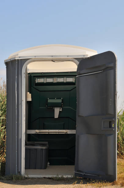 Best Portable restroom trailer rental  in Raintree Plantation, MO